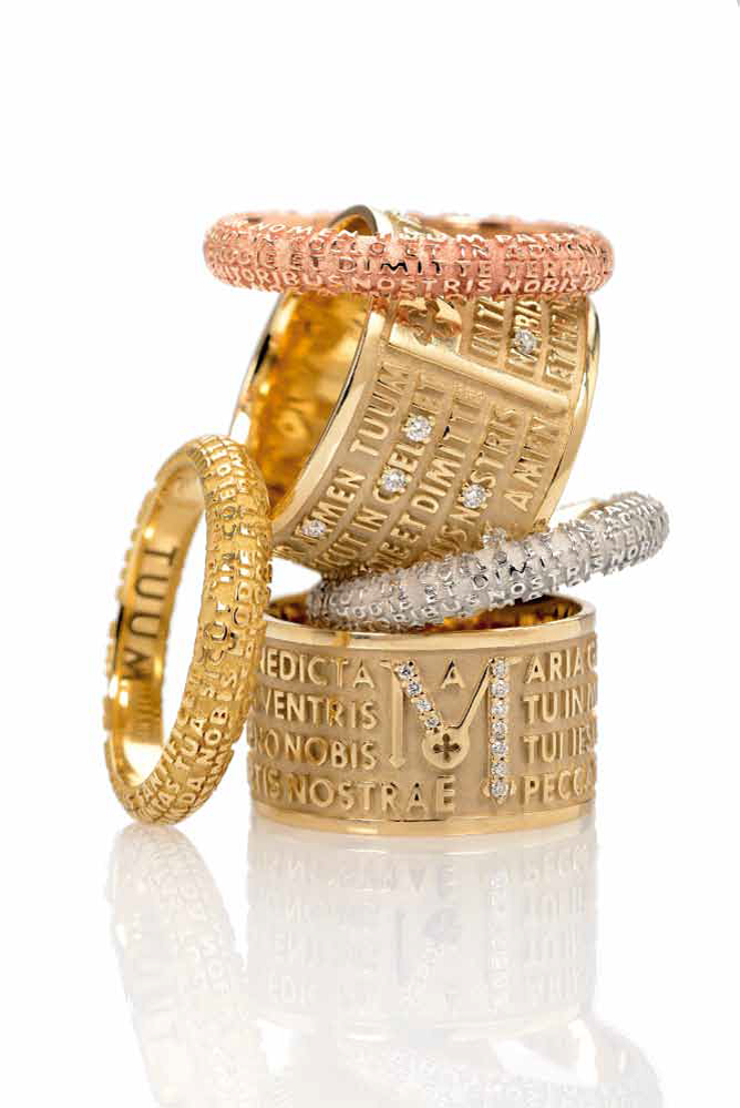 Tuum Animae Pater Ring in 18k Gold with Diamonds
