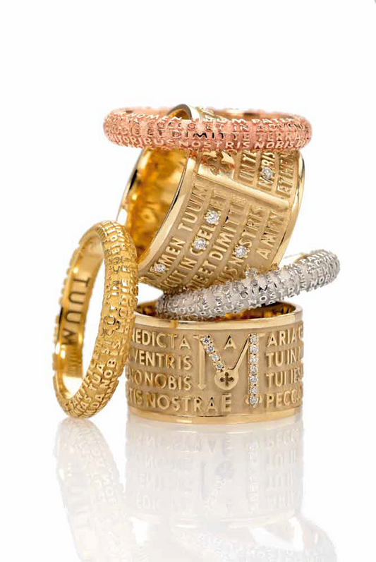 Tuum Animae Pater Ring in 18k Gold with Diamonds