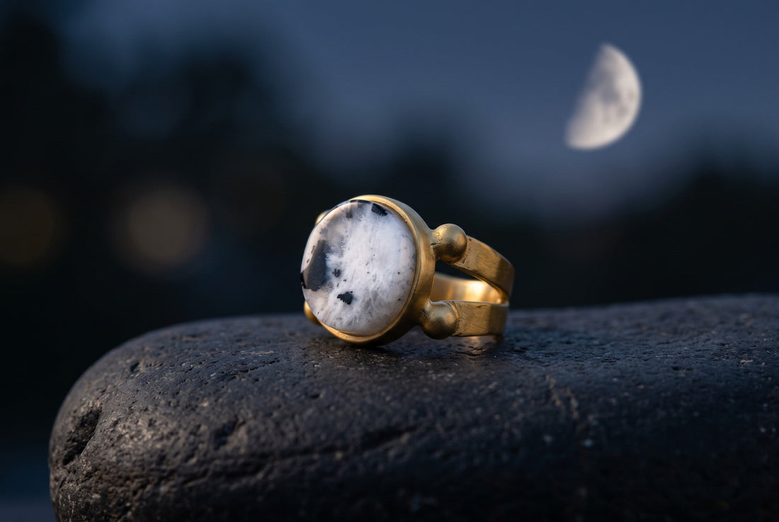 Gemstones by Moon Phase: What to Wear and When