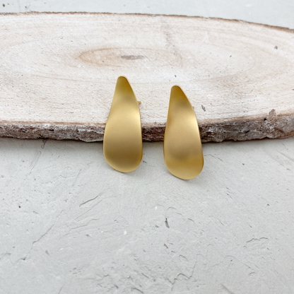Ellie Wavy Stud Earrings