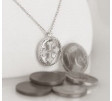Tuum's Mini Flore Pendant in 18k White Gold view 3